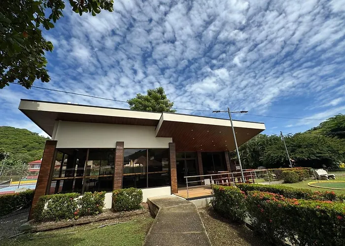 Y Nacazcol Hotel 3*